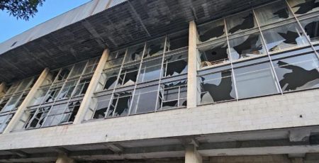 На заміну вибитих обстрілом вікон та дверей КПІ виділяють 34 млн гривень