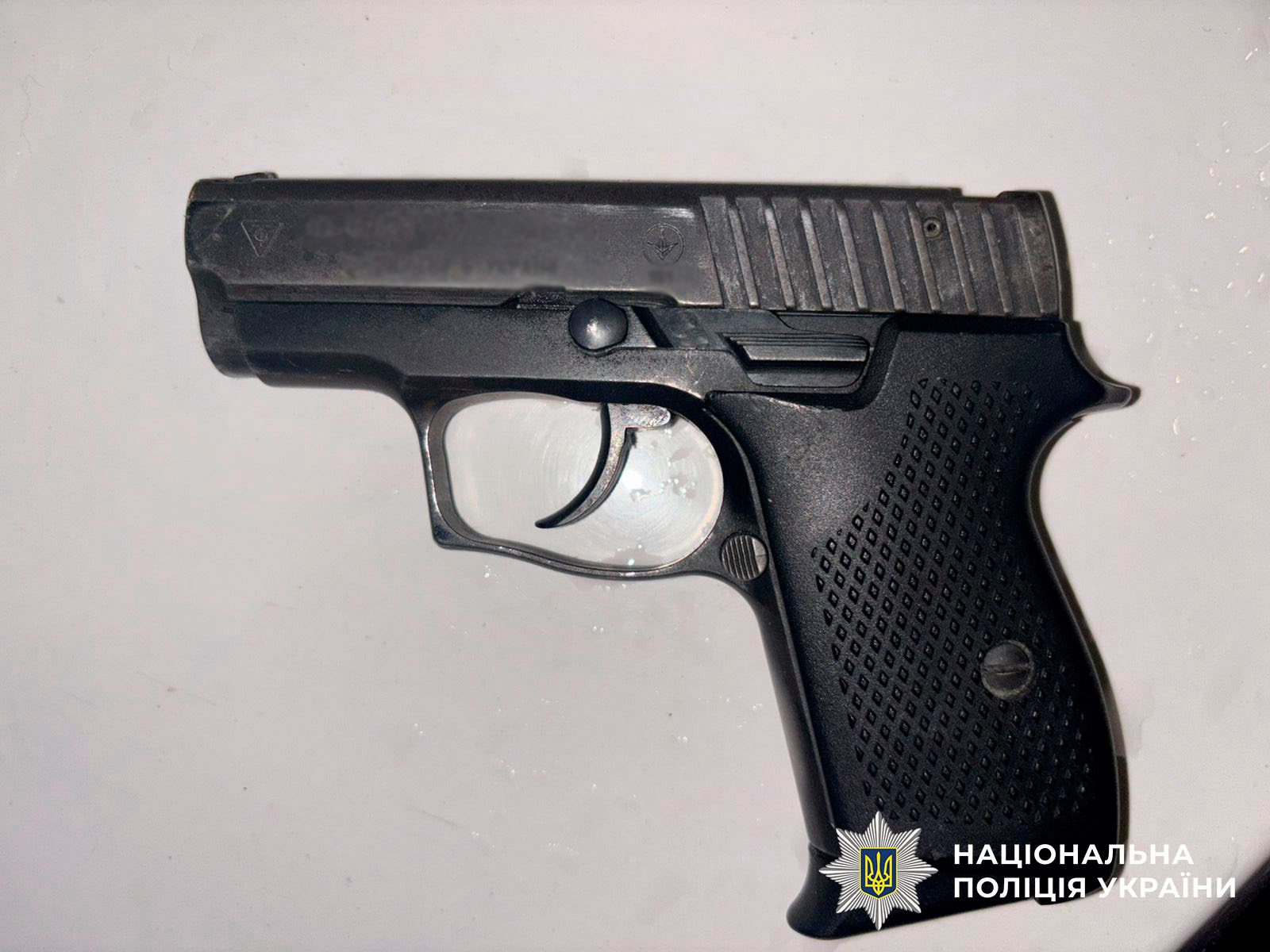 Столичні поліцейські затримали нетверезого водія Porsche Cayenne, який вчинив ДТП з кількома авто та стрілянину