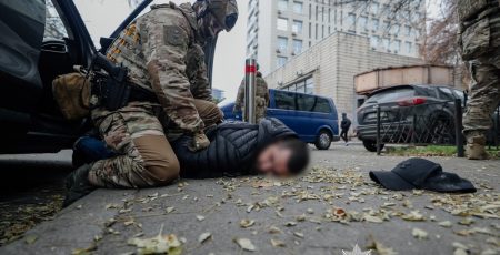 У Києві викрили схему шахрайства з керівними посадами в ОП (фото)