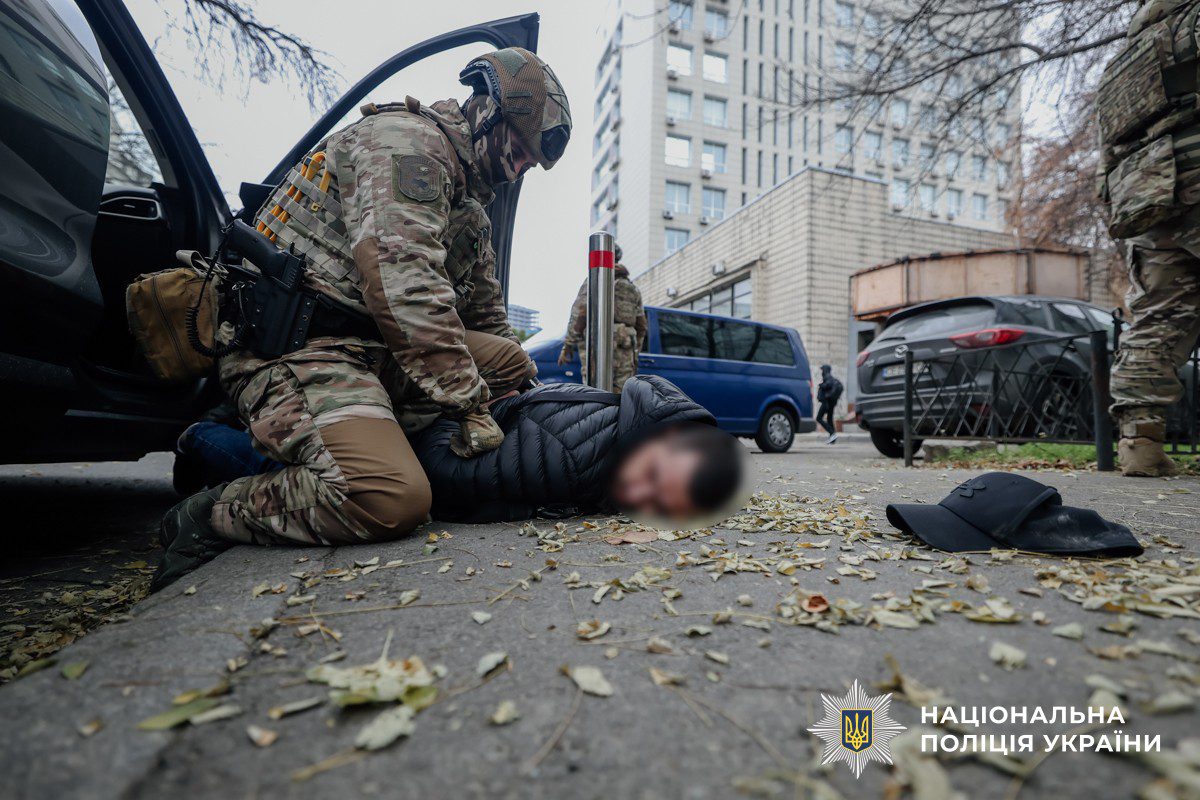У Києві викрили схему шахрайства з керівними посадами в ОП (фото)