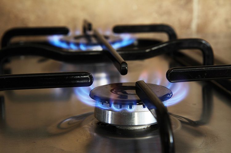 У Києві тривають роботи з відновлення постачання газу до постраждалих від атаки рф будинків
