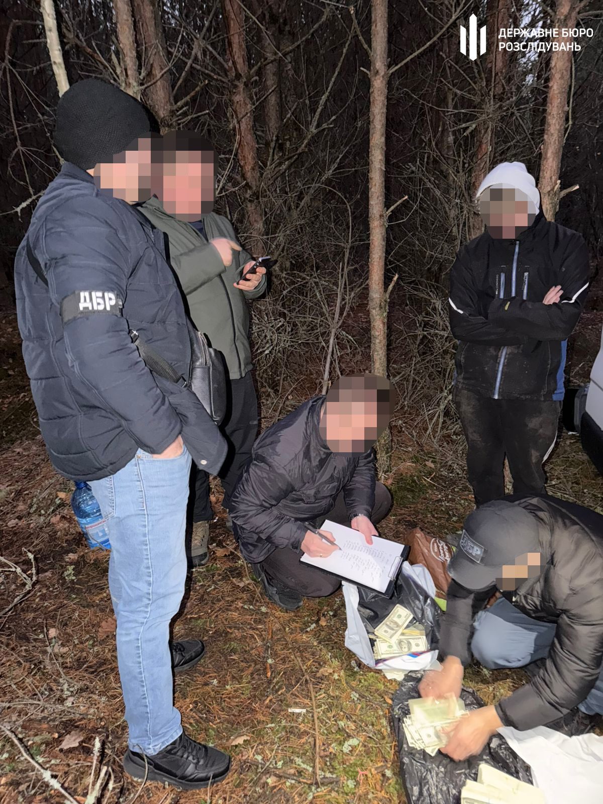 ДБР повідомило про підозру столичному правоохоронцю, який вкрав вилучені під час слідства гроші