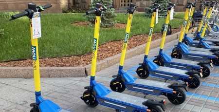У Київраді планують заробляти на пунктах прокату велосипедів та самокатів
