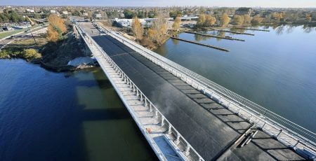 На Київщині відкрили рух відбудованим мостом біля Вишгорода На Київщині відкрили рух відбудованим мостом біля Вишгорода