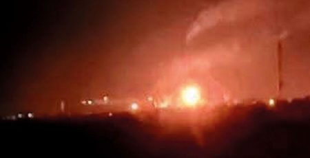 У російському Саратові уражено нафтопереробку