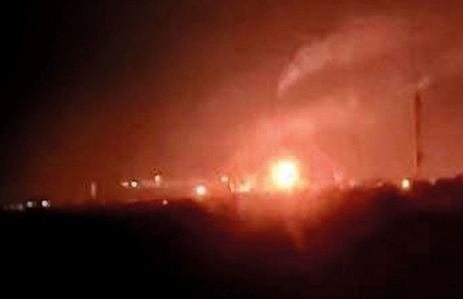 У російському Саратові уражено нафтопереробку