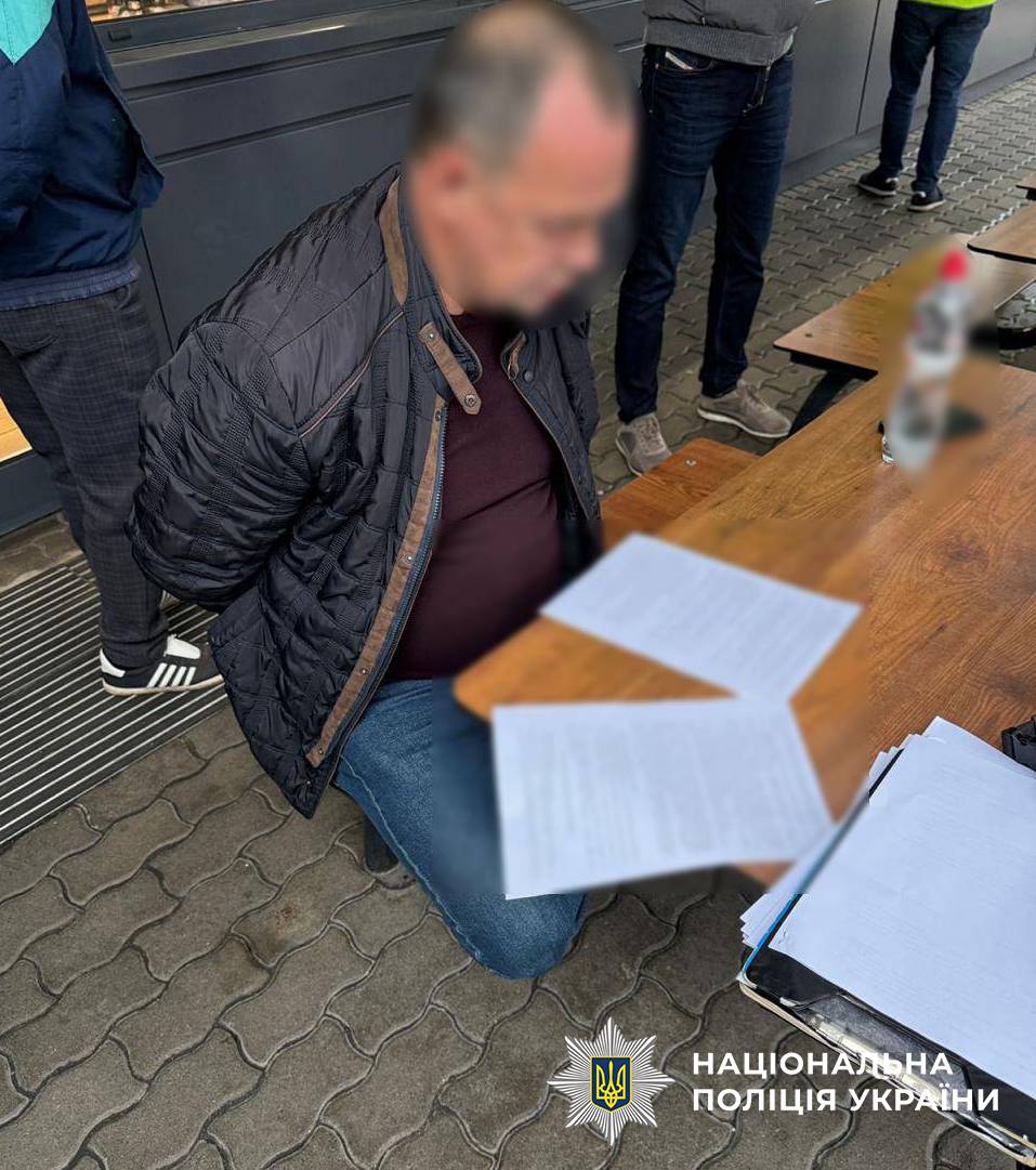 Посадовців Держпродспоживслужби з Київщини викрили на вимаганнях хабарів з бізнесу по розведенню курей Посадовців Держпродспоживслужби з Київщини викрили на вимаганнях хабарів з бізнесу по розведенню курей