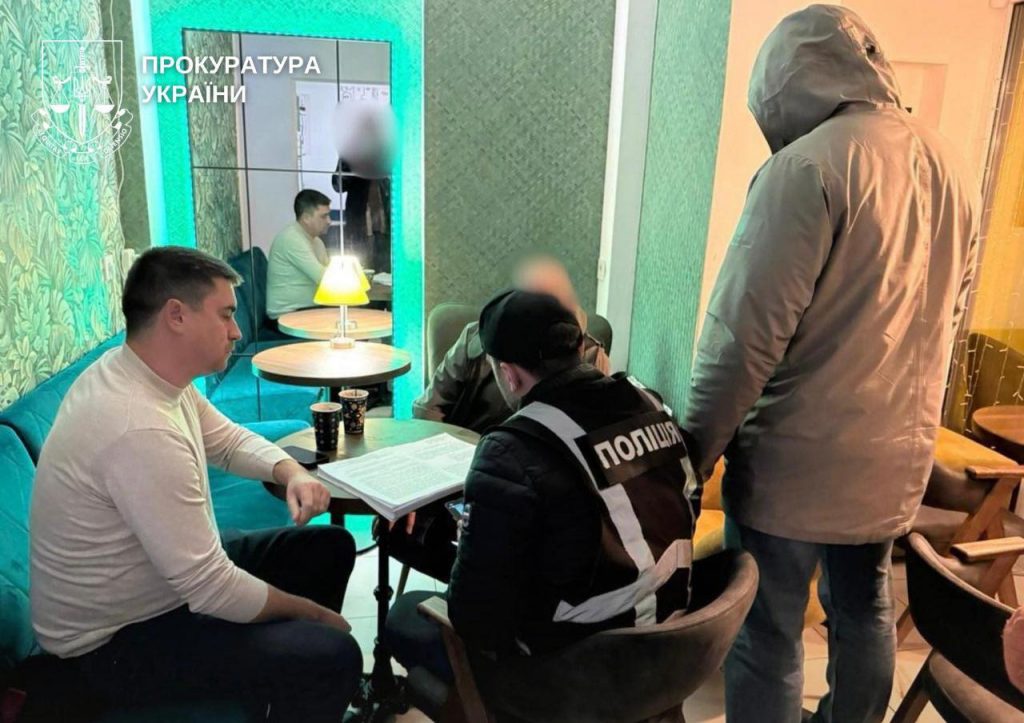 Шахраї з Оболоні обіцяли американському добровольцю лазерну зброю проти дронів за 3,2 млн гривень