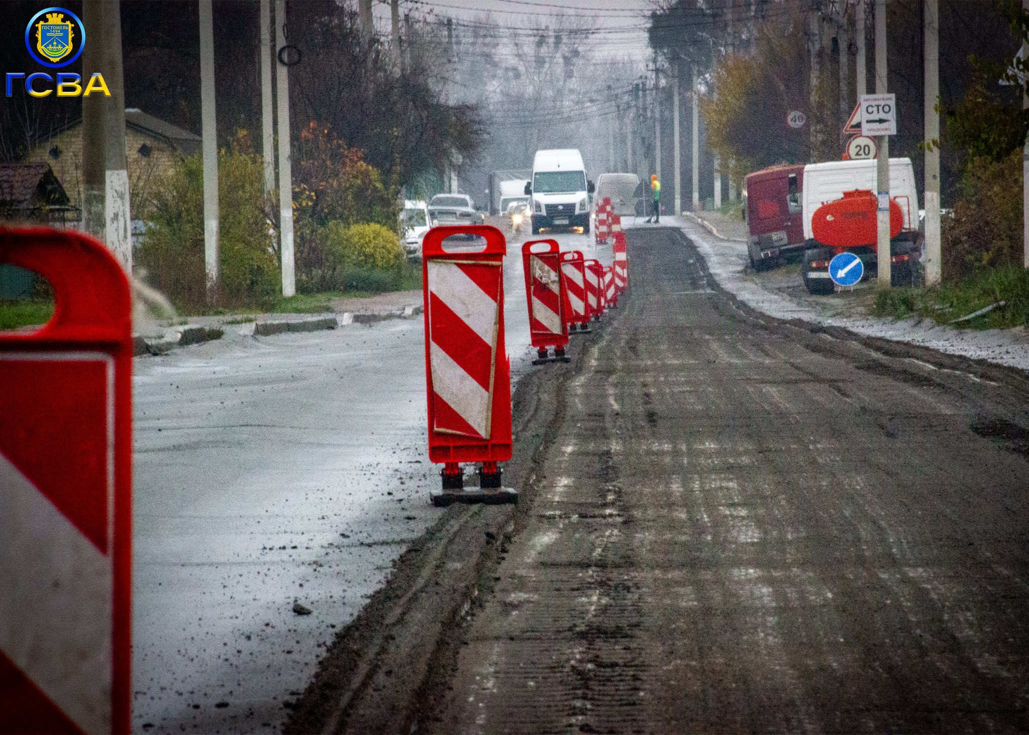 Підрядник скандального Подільського мосту ремонтує вулицю у Гостомелі (без назви)