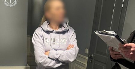 У справі корупції на розмитненні автомобілів у Києві викрили посадовицю Держмитслужби