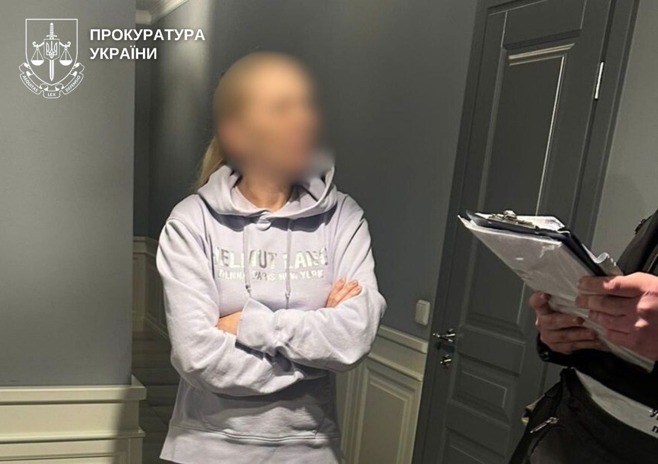 У справі корупції на розмитненні автомобілів у Києві викрили посадовицю Держмитслужби