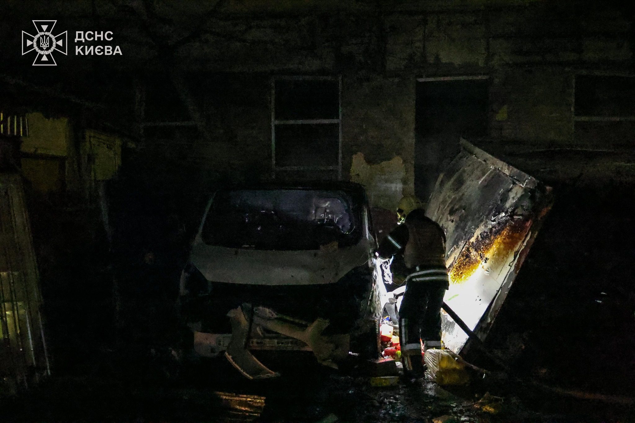 У Києві ліквідували пожежі в Печерському районі, які виникли внаслідок атаки БпЛА