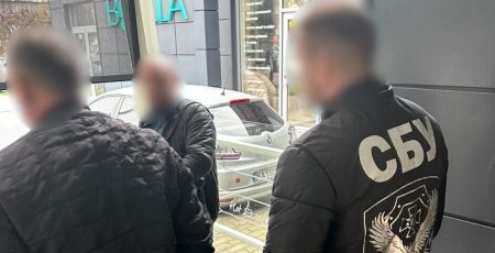 Посадовців Держпродспоживслужби з Київщини викрили на вимаганнях хабарів з бізнесу по розведенню курей