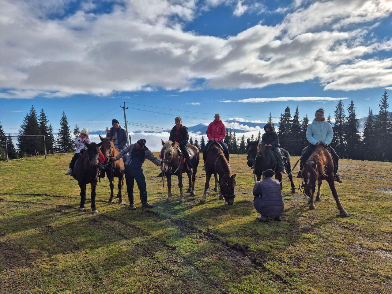 Родини загиблих Захисників і Захисниць України з Київщини відпочили у Закарпатській області