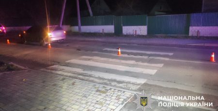 У Василькові авто на пішохідному переході травмувало жінку з дитиною
