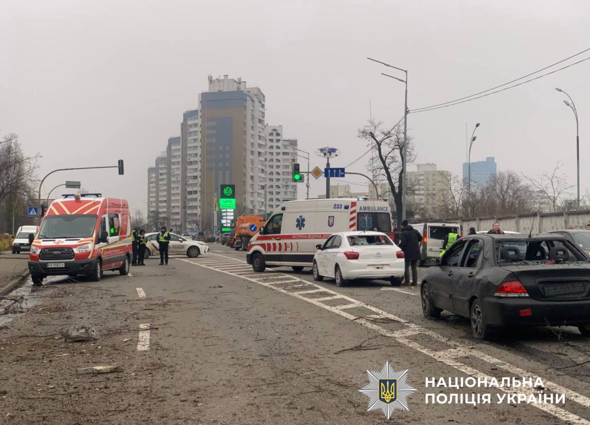 Внаслідок ворожих ударів рф у столиці змінено рух транспорту