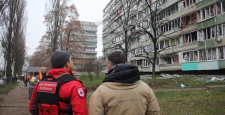 У Вишгороді обстрілом рф пошкоджено 6 будинків, госпіталізовано жінку