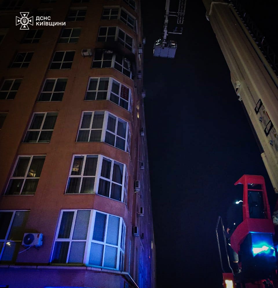 Під Києвом при ліквідації пожежі з багатоповерхівки евакуювали 30 дітей та понад сотню дорослих