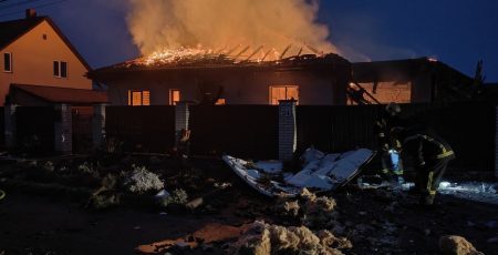 У Білогородській громаді ворожа атака спричинила руйнування в двох селах