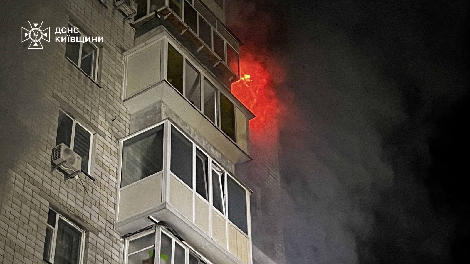 У Вишгороді удар ворожого БпЛА по багатоповерхівці вбив людину, є постраждалі