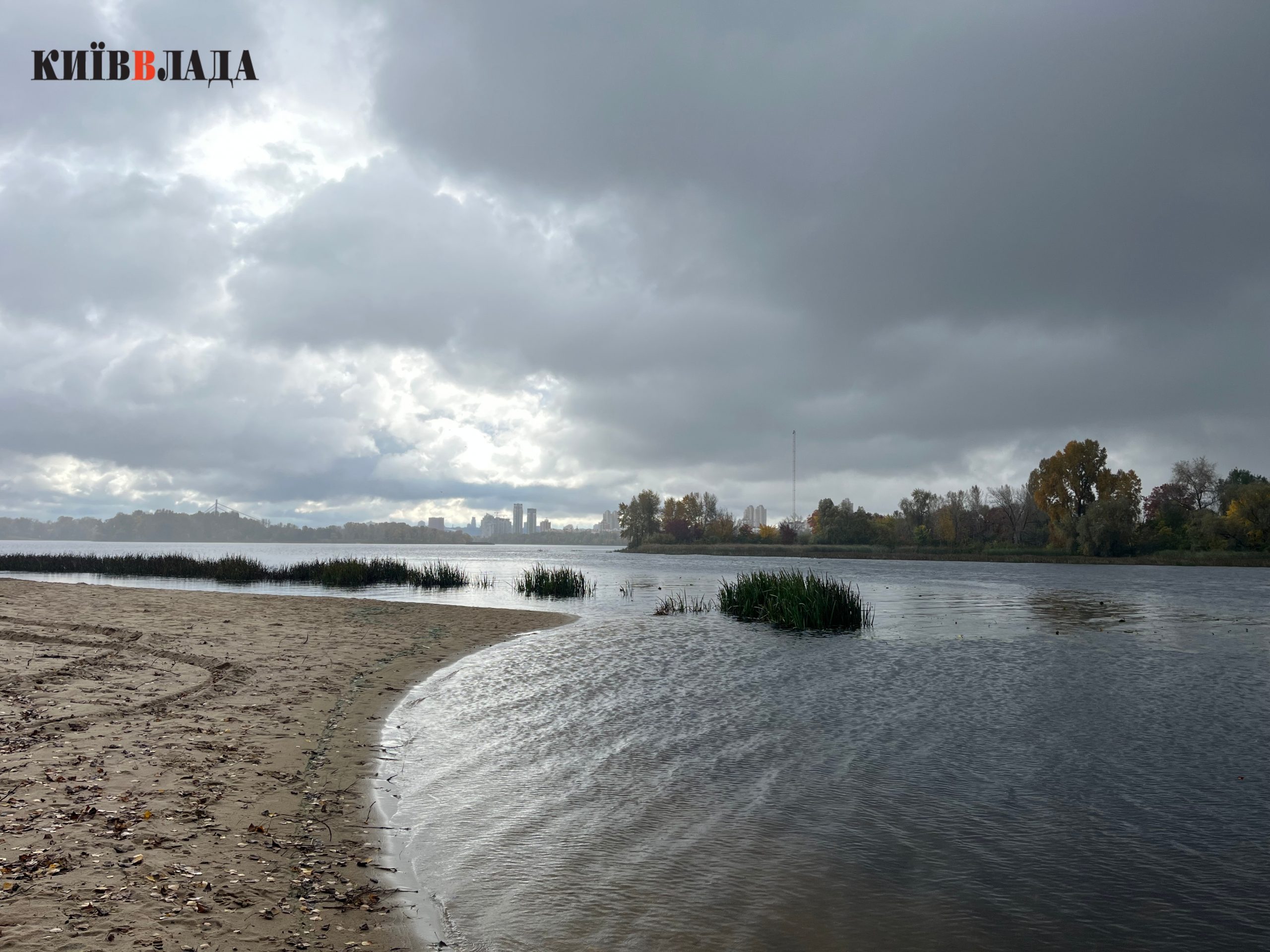 “Собаче гирло” в пастці: хто і за якими схемами хоче забудувати косу на Дніпрі