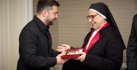 Зеленський відзначив директорку Фонду монастиря «Санта-Клара» орденом княгині Ольги