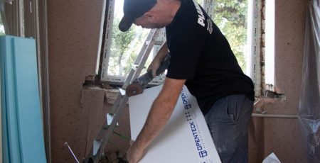 Васильків витратить 2,4 млн гривень на заміну вікон в будинках, що зазнали атак росіян