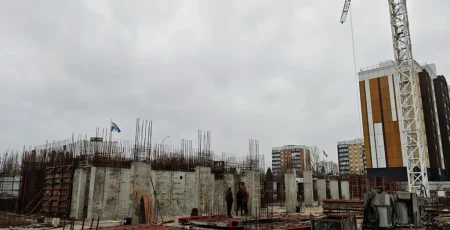 У Бородянці відбудовують з нуля зруйнований росією житловий будинок