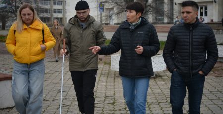 У Славутичі протестували перший безбар’єрний маршрут міста