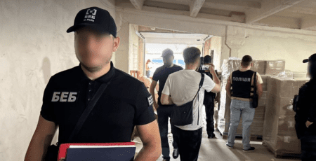 БЕБ “накрило” підпільне виробництво алкоголю у Києві