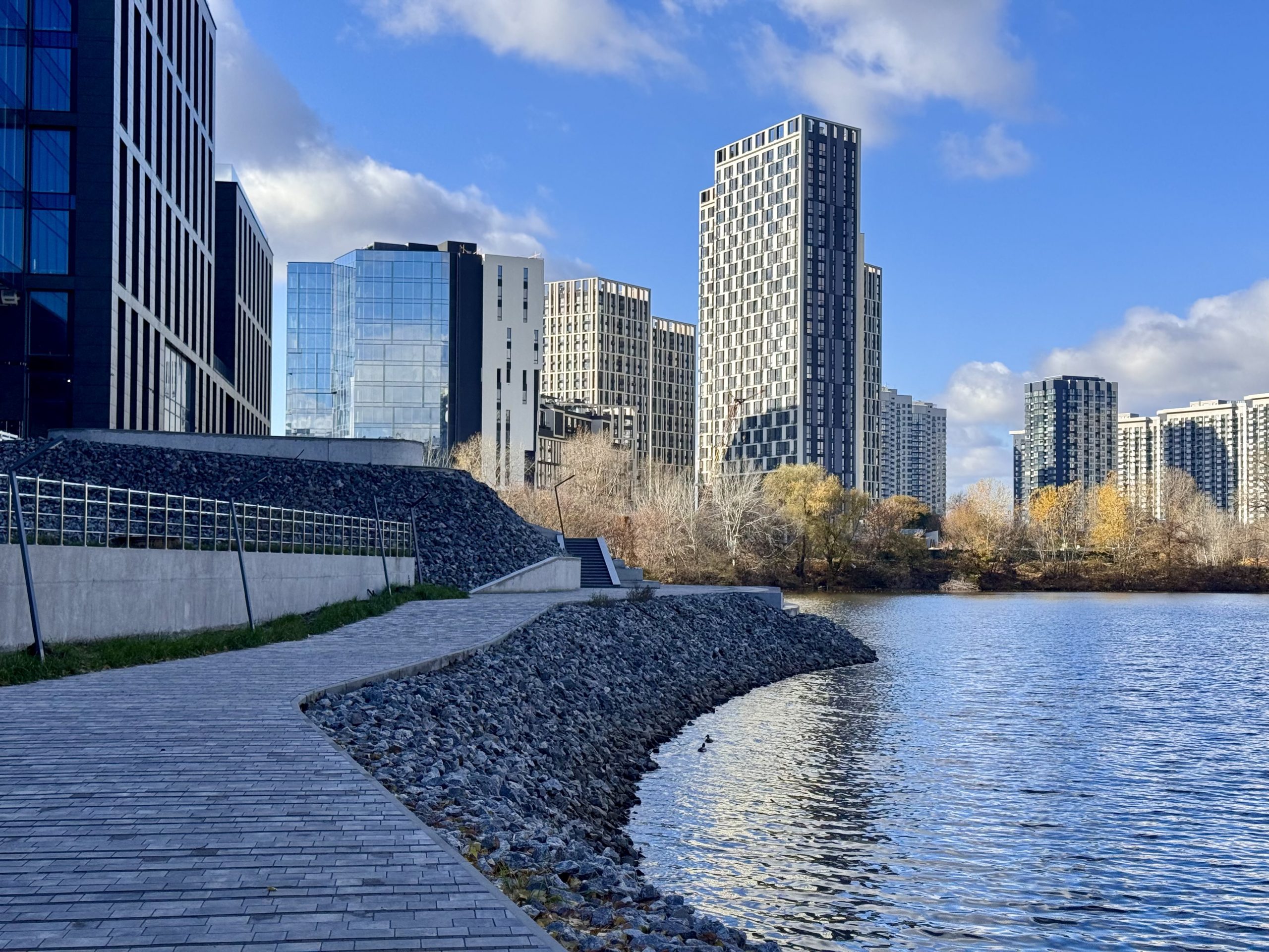 Де на Лівому березі Києва зробити атмосферні світлини