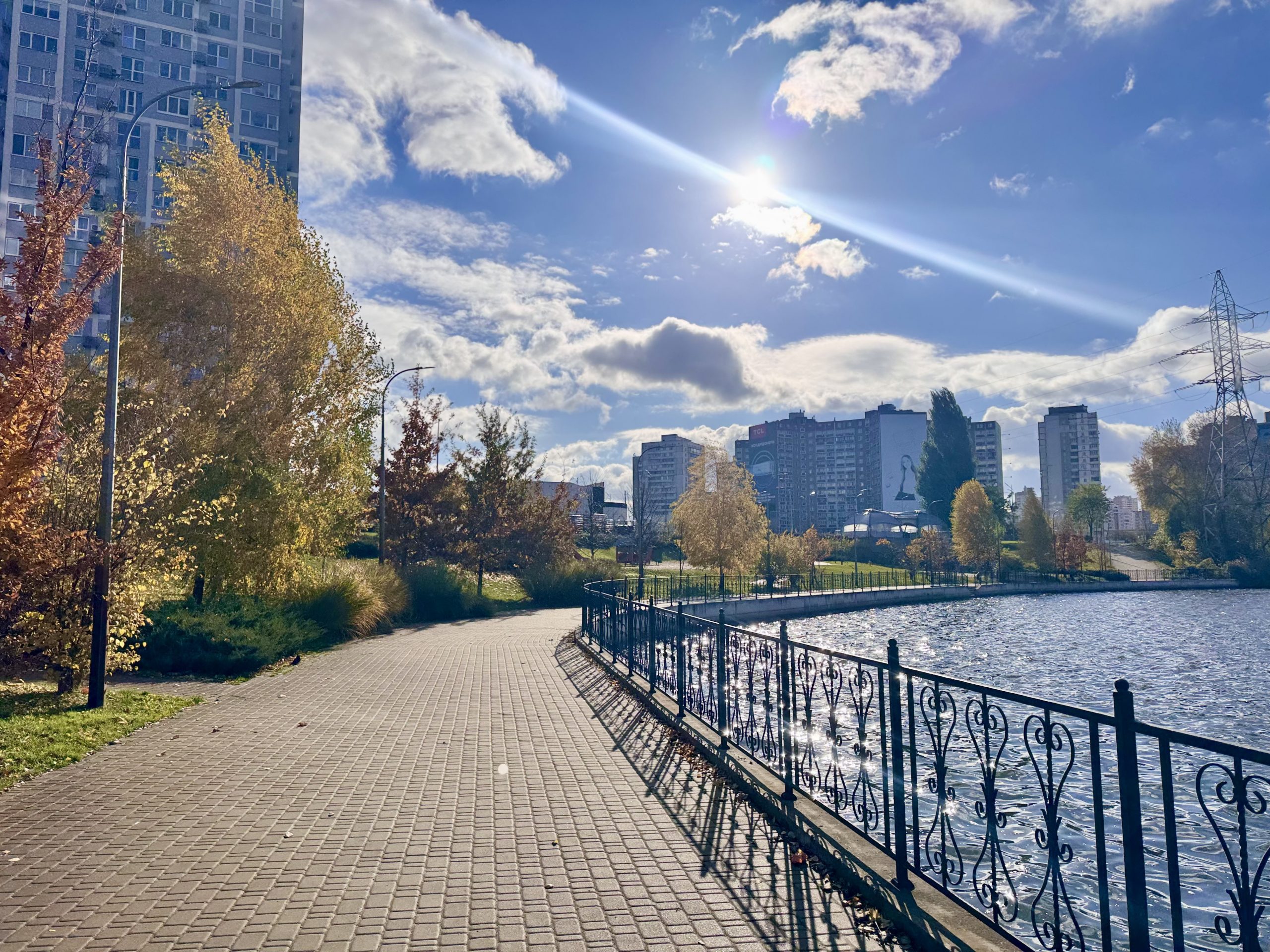 Де на Лівому березі Києва зробити атмосферні світлини