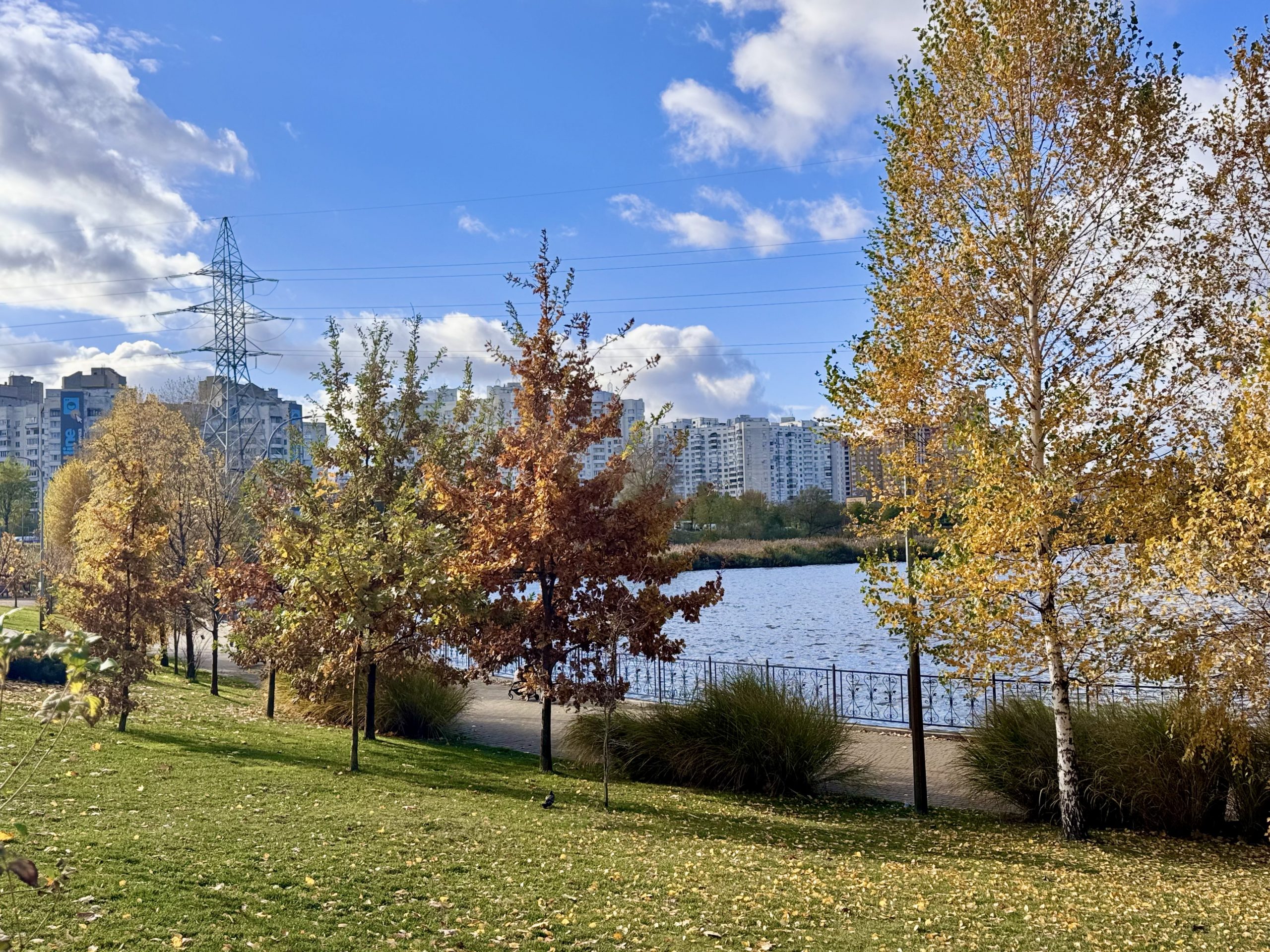 Де на Лівому березі Києва зробити атмосферні світлини