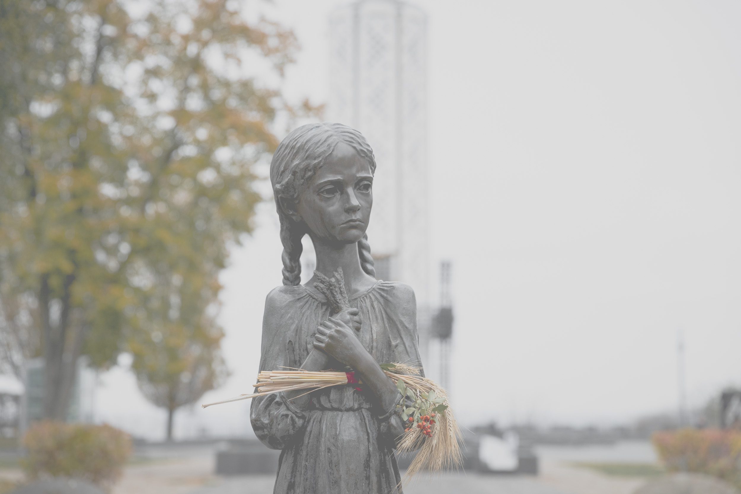 У День пам'яті жертв голодоморів - зупиніться у хвилині мовчання, запаліть свічку у вікні