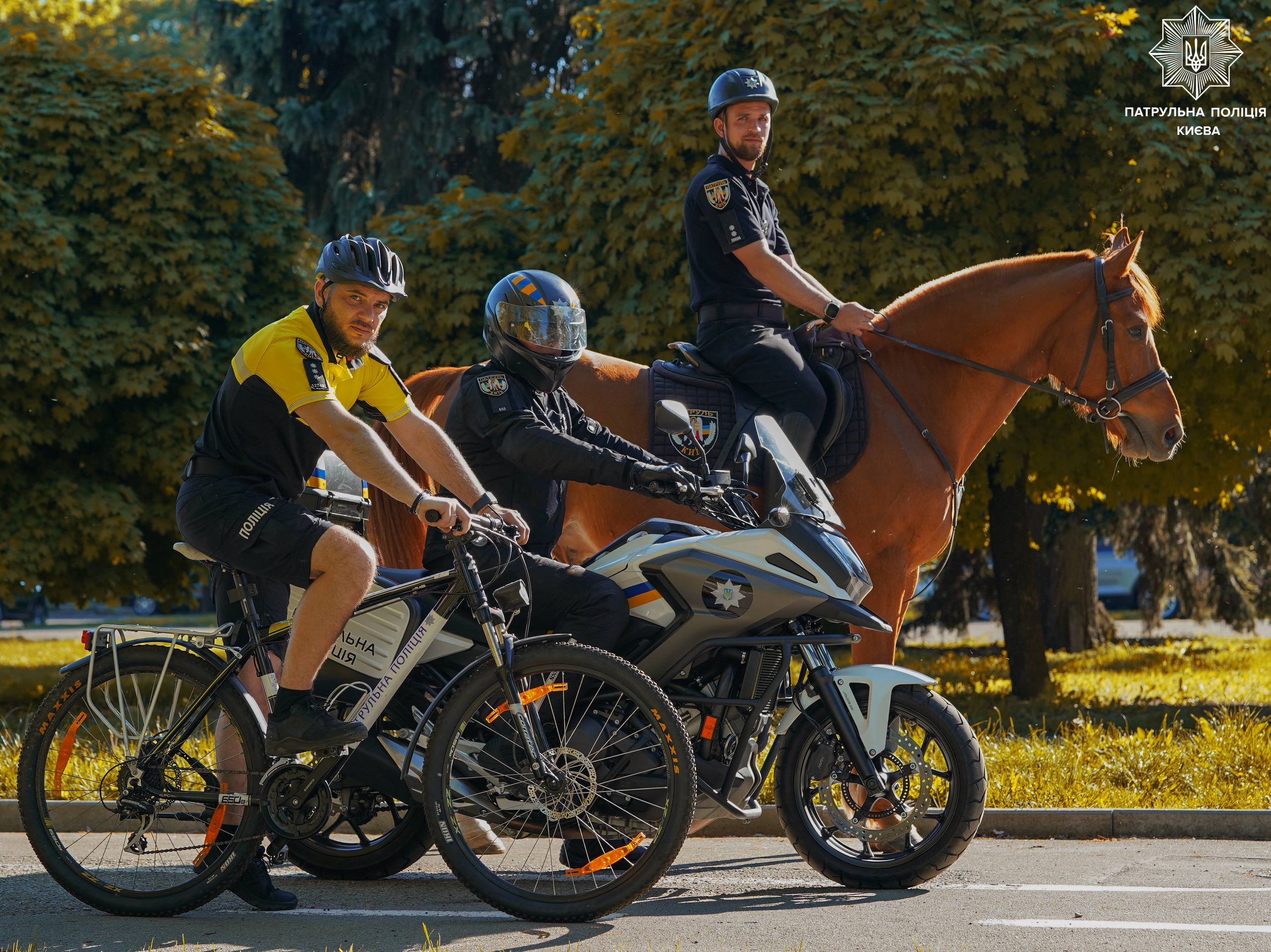 У Києві завершився сезон кавалеристів, мото- та велопатрулів