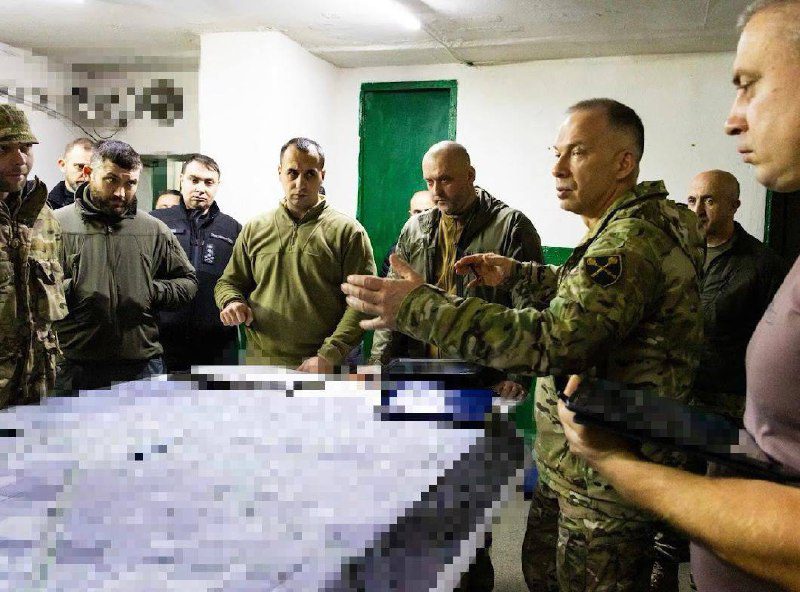 Сирський: Оточення чи блокування міст на Покровському напрямку немає