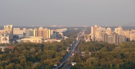 У Києві на Броварському проспекті частково обмежено рух транспорту через ремонт дороги (схема)