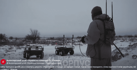 Для роботи дронів і зв'язку: бійці 3 армійського корпусу розповіли, як використовують зарядні станцій від “Української команди”