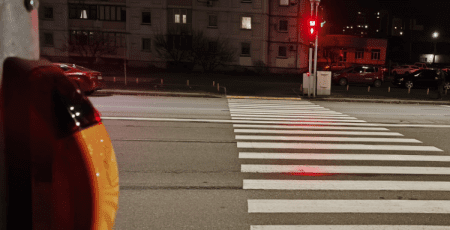 У Дніпровському районі на перехресті вулиць Райдужної та Стальського облаштують новий світлофорний об’єкт