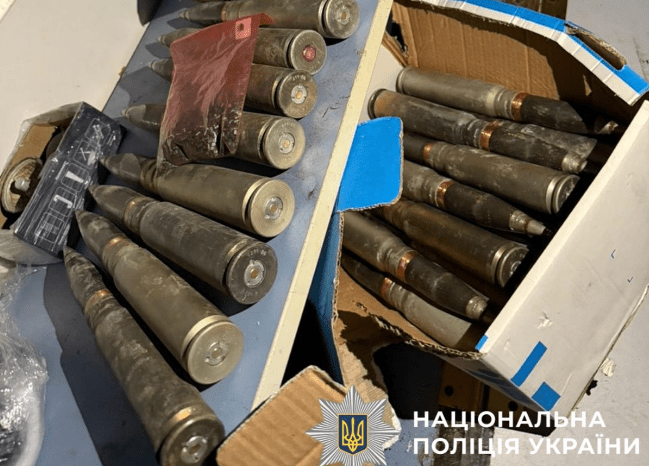 На Київщині чоловік зберігав арсенал вогнепальної зброї (фото)