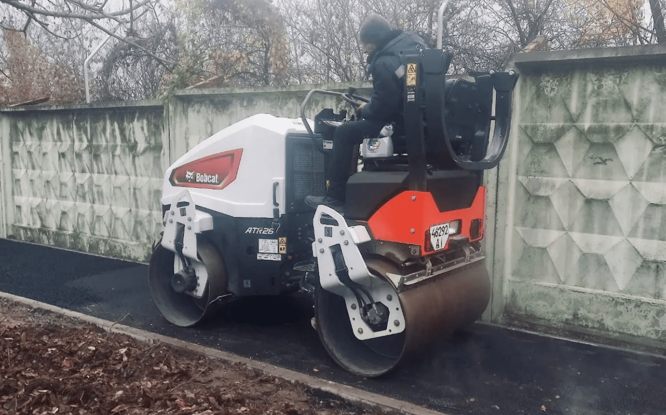 В Обухові розпочали облаштування безбар’єрного тротуару (адреса)