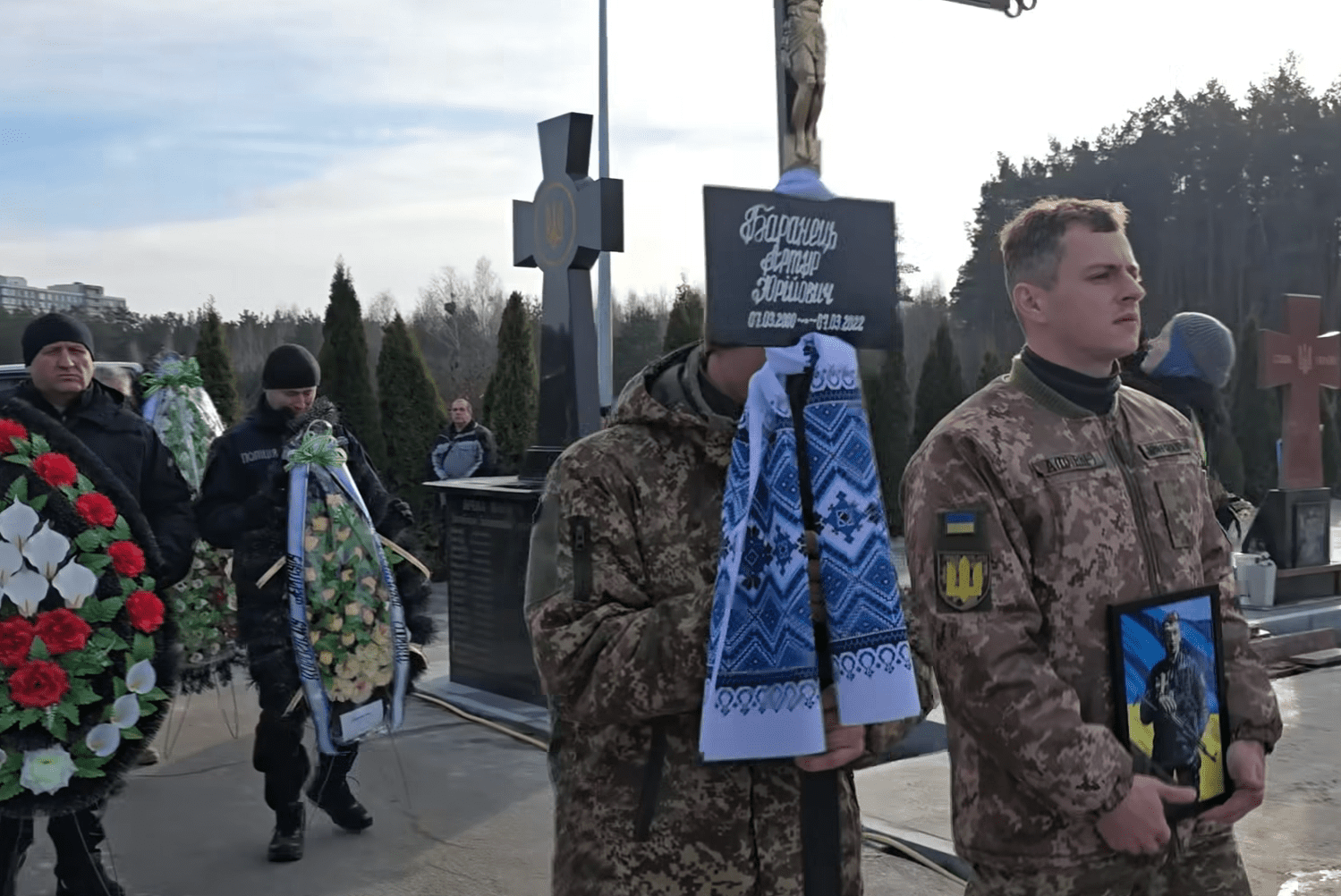 У Ірпені поховали трьох добровольців-захисників, яких стратили росіяни під час окупації Київщини (відео)