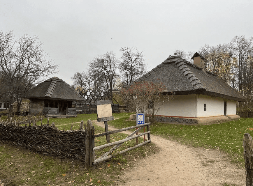 Де в Києві автентично провести час та смачно поїсти: прогулянка Пироговом за 300 гривень