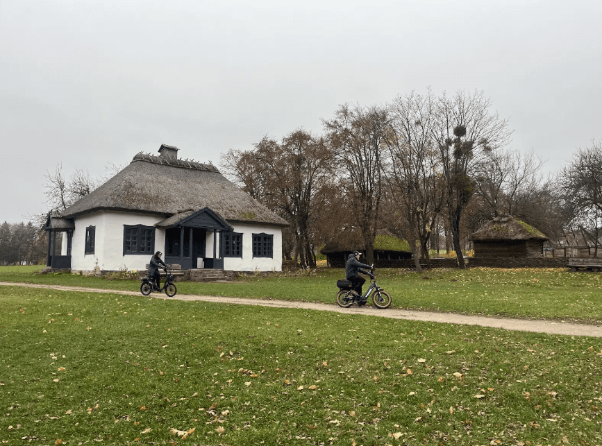 Де в Києві автентично провести час та смачно поїсти: прогулянка Пироговом за 300 гривень