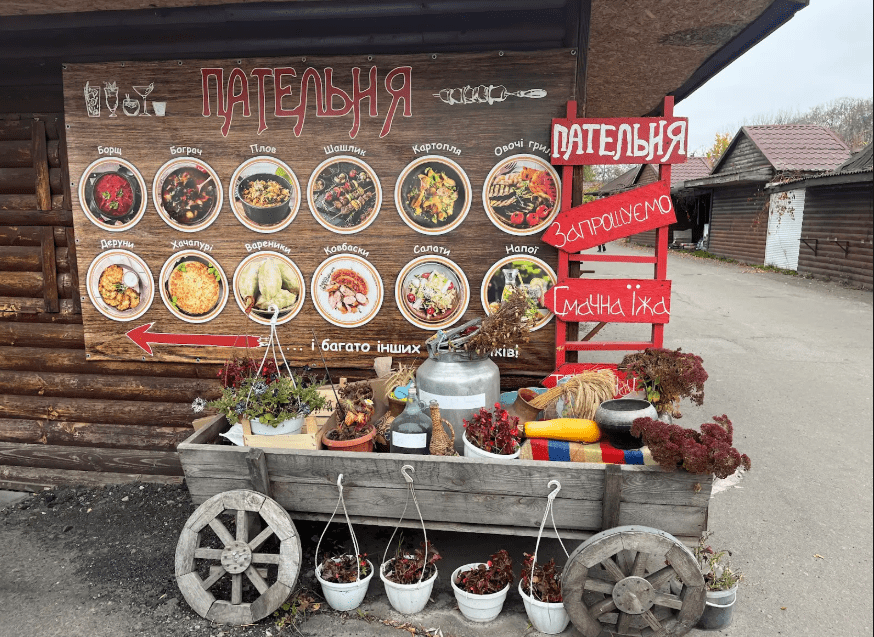 Де в Києві автентично провести час та смачно поїсти: прогулянка Пироговом за 300 гривень