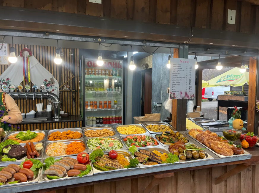 Де в Києві автентично провести час та смачно поїсти: прогулянка Пироговом за 300 гривень