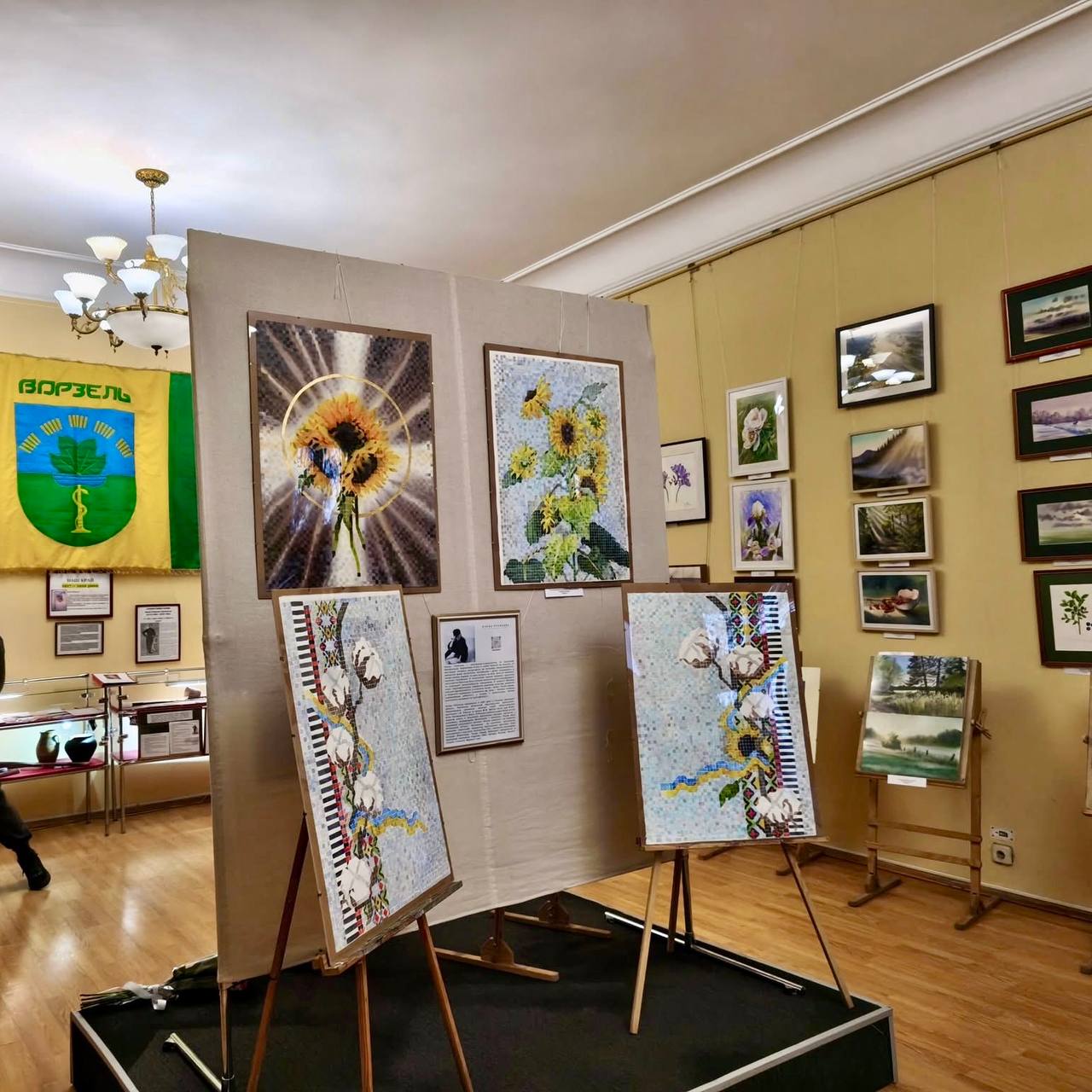 У Ворзелі відкрили персональну виставку “Контрасти”