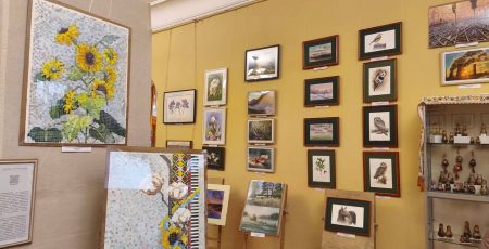 У Ворзелі відкрили персональну виставку “Контрасти”