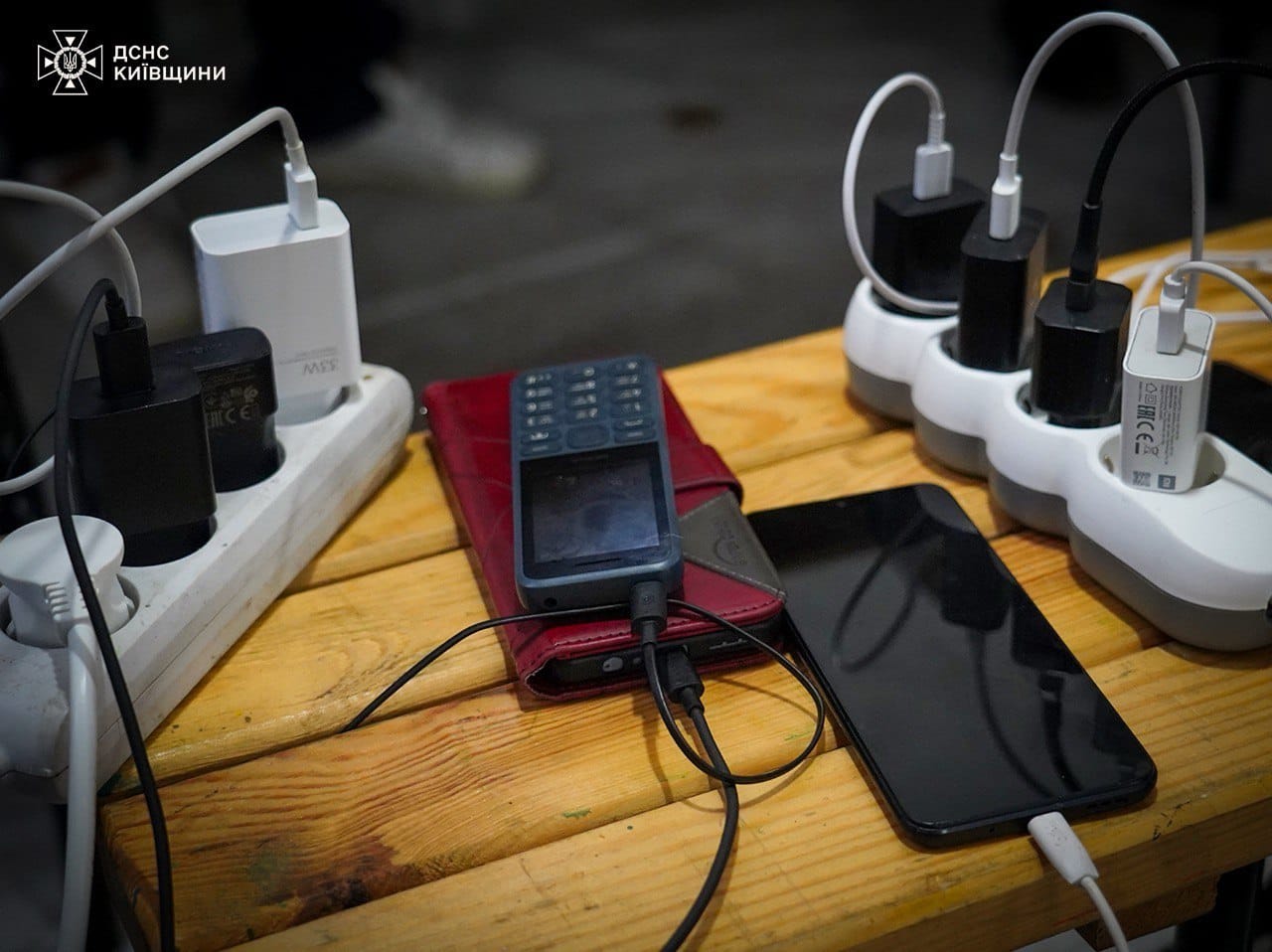 В столичних торговельних мережах розпочали роботу 169 пунктів обігріву й підзарядки (перелік)