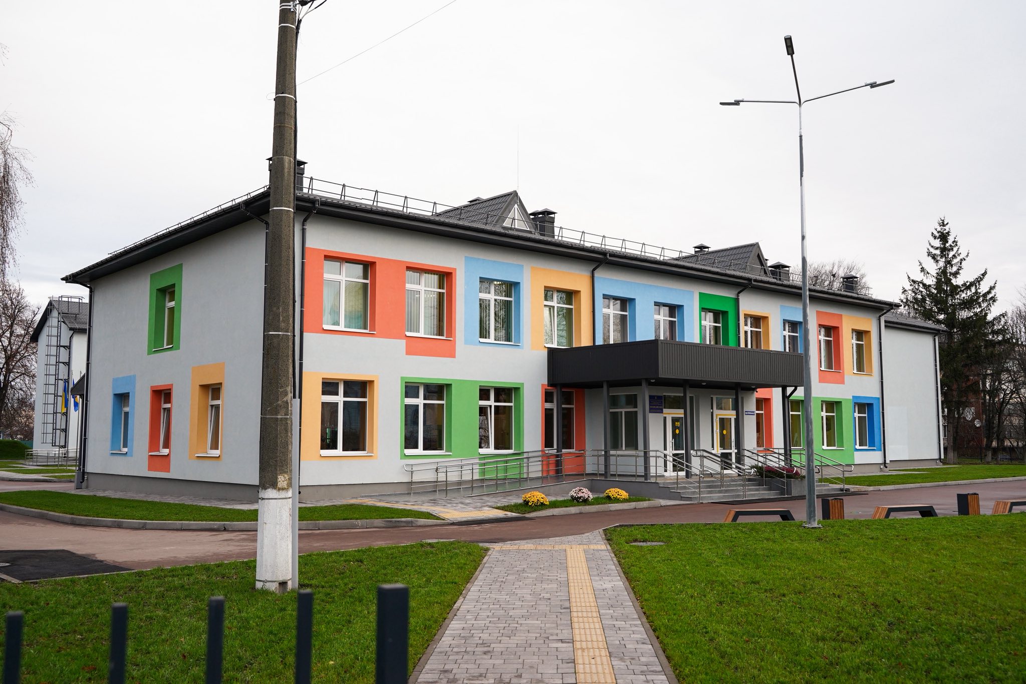 Микола Калашник відвідав відновлений Плосківський ліцей у Великодимерській громаді